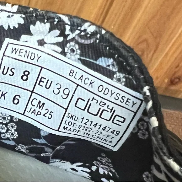 Hey dude slip on woman’s shoes - Picture 5 of 6